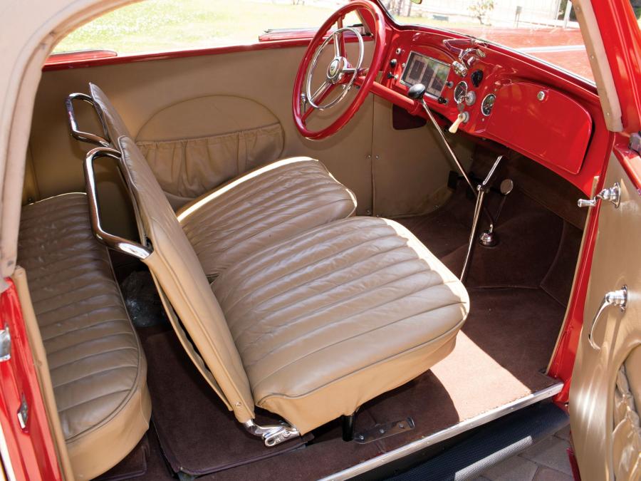 Интерьер Steyr 220 Cabriolet 1937 года  (фото 6 из 16)